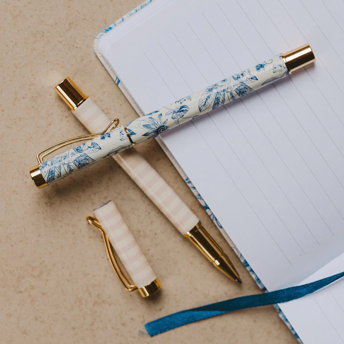 Blue floral pen set